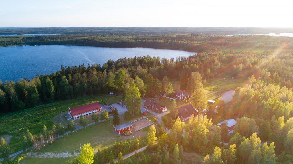 Maaseutumatkailutila Ähtärissä luonnon, järvien ja metsien keskellä